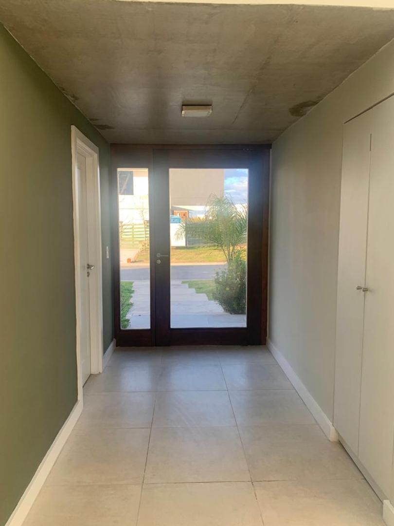 Foto de NEV. Casa 4 ambientes en Puertos del Lago, imagen 1