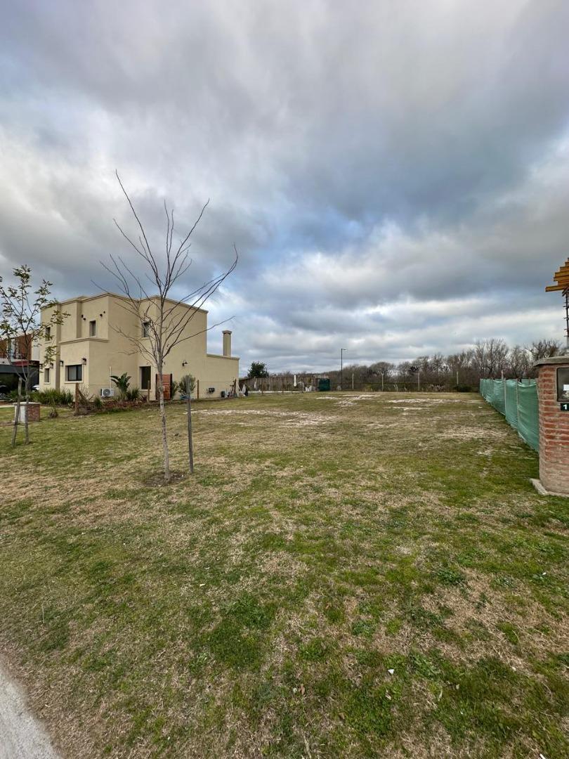 Foto de GRV - Venta LOTE PERIMETRAL EN BARRIO SANTA ANA - VILLANUEVA, imagen 1