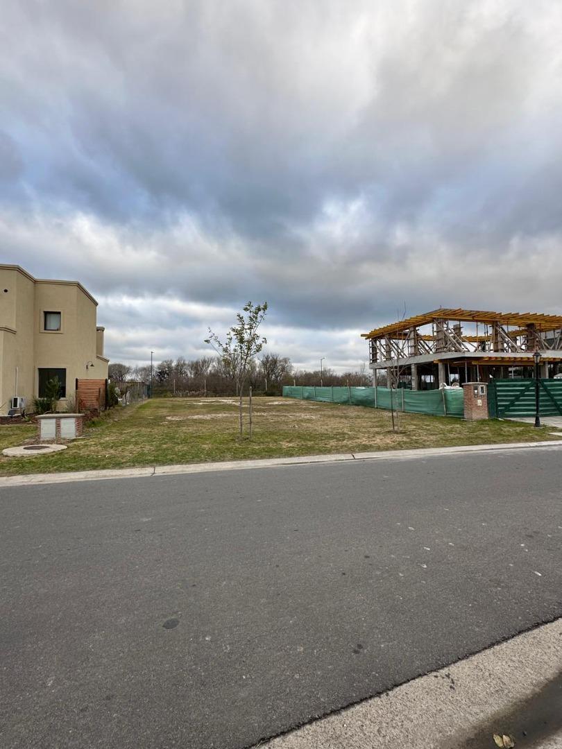 Foto de GRV - Venta LOTE PERIMETRAL EN BARRIO SANTA ANA - VILLANUEVA, imagen 2