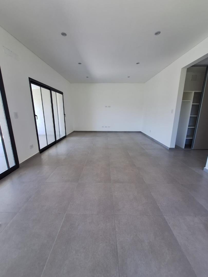 Foto de NEV. Casa interna 4 ambientes en barrio Pilar del este, imagen 2