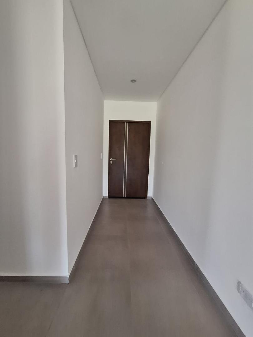 Foto de Casa interna 4 ambientes en barrio Pilar del este, imagen 4