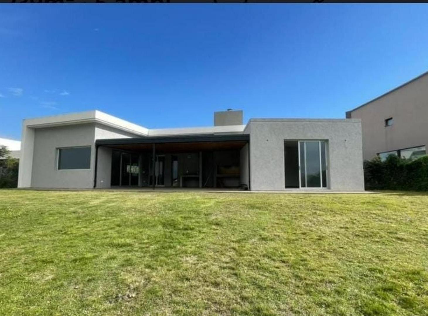 Foto de Casa a la laguna con escritura San Sebastian Area 10, imagen 1