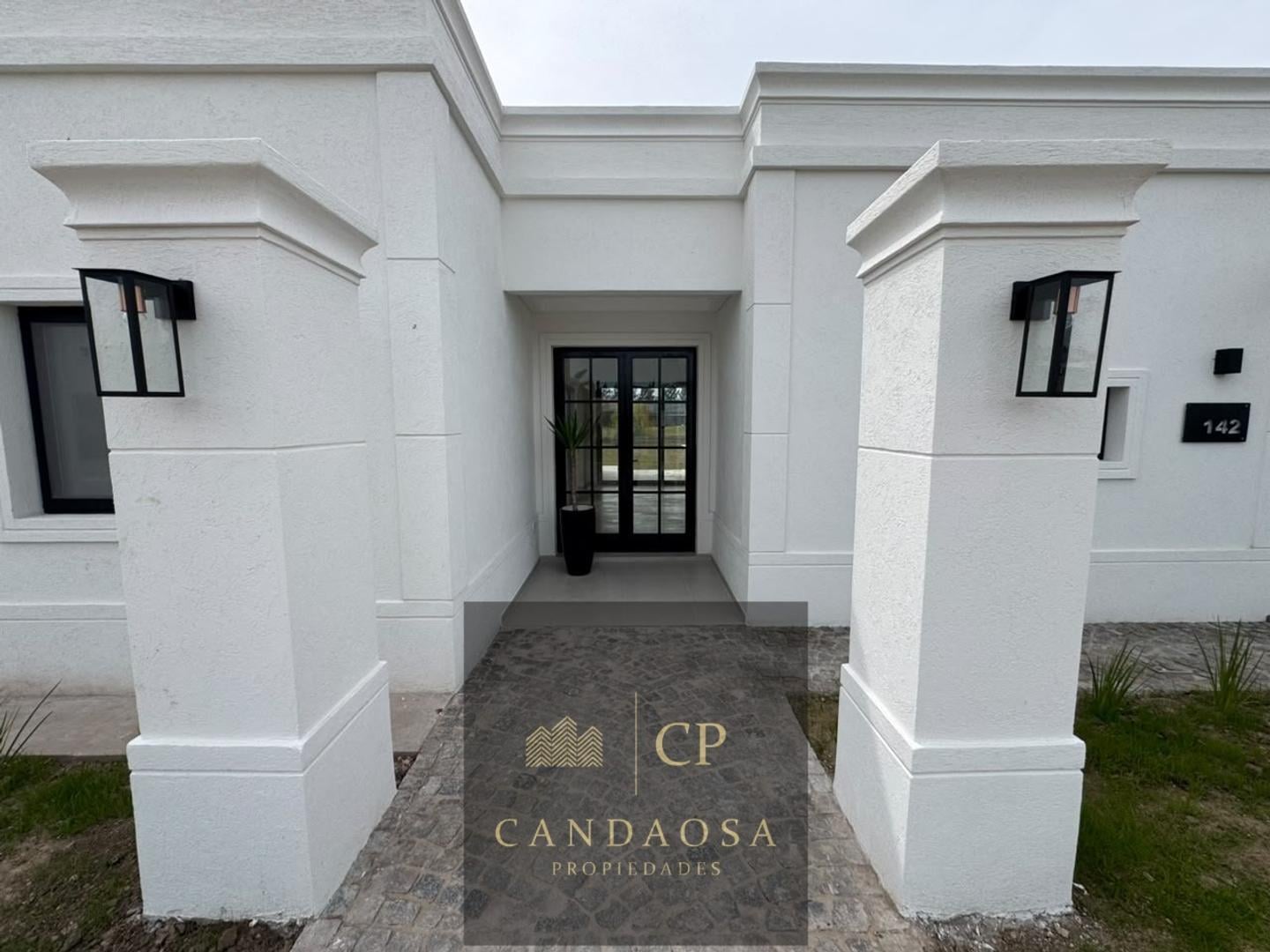 Foto de CASA VENTA BARRIO SAN MATIAS A LA LAGUNA, MUELLE Y PISCINA, imagen 2