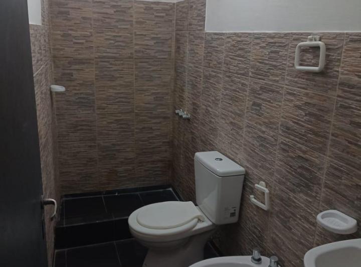 Se alquila departamento en llavallol 5