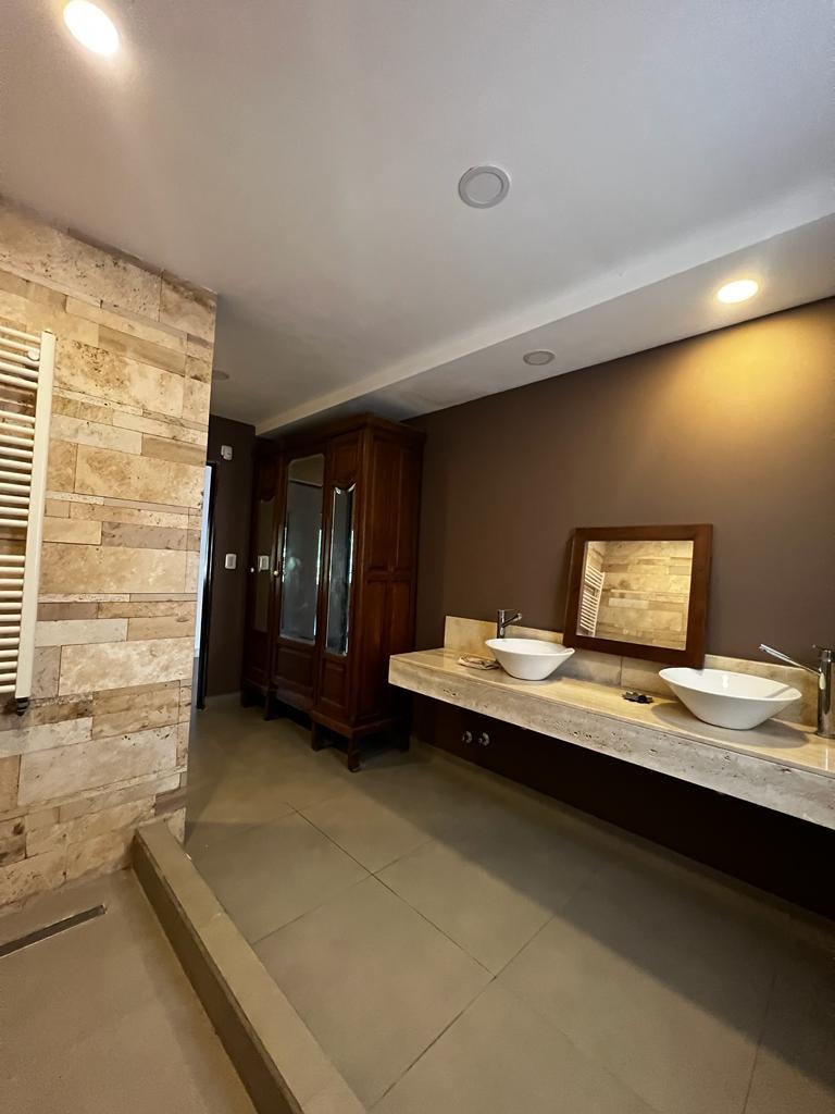 Foto de Excepcional Vivienda de Diseño Único con 3 Hectáreas de Naturaleza a, imagen 3