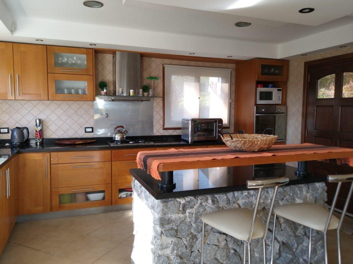 Chalet 5 amb. con piscina y parque- Sierras de los Padres