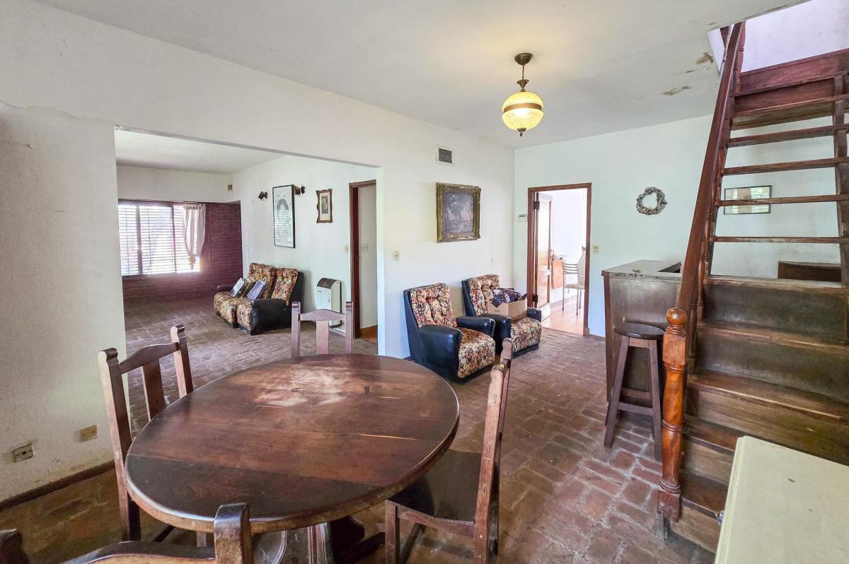 En Block: Chalet 5 Amb. + 3 Deptos + 2 Locales - Strobel y O. y Gasset 5
