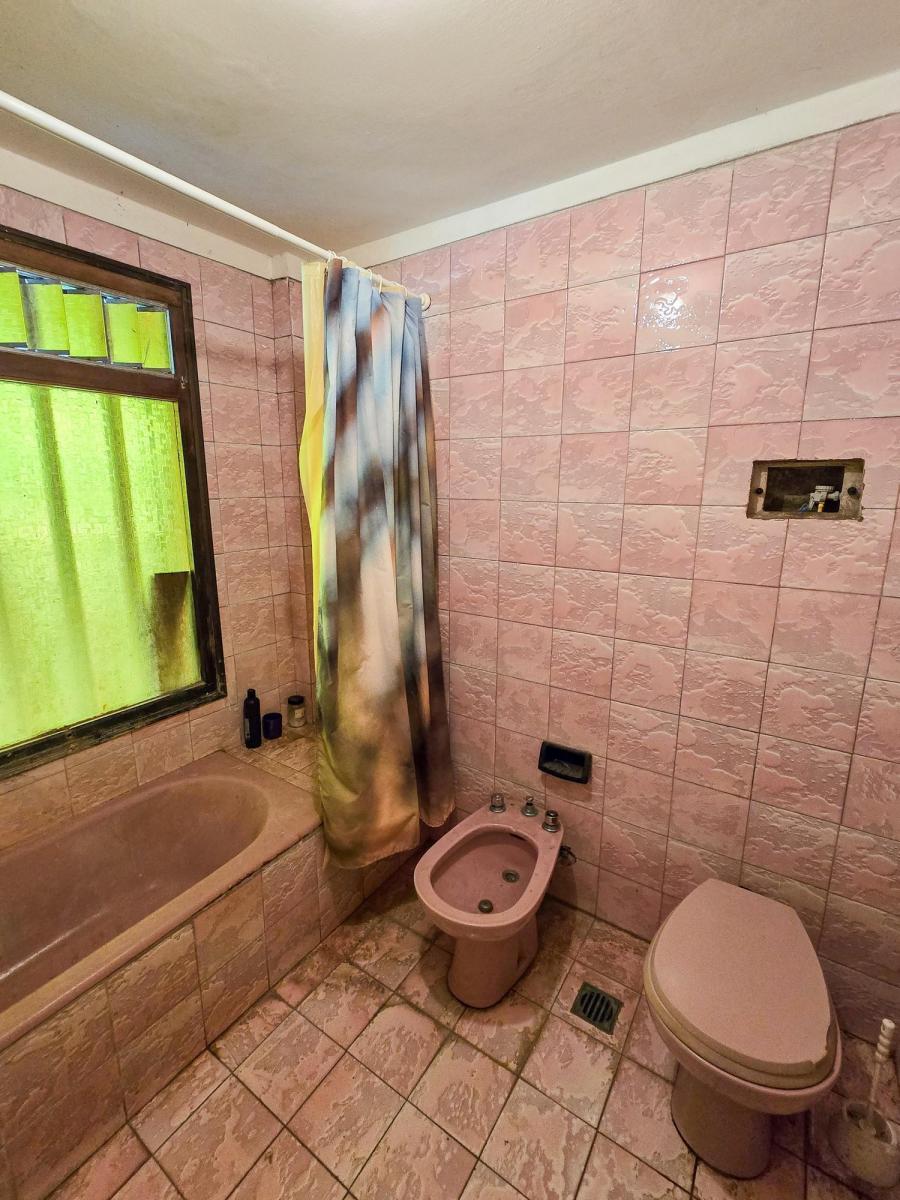 En Block: Chalet 5 Amb. + 3 Deptos + 2 Locales - Strobel y O. y Gasset 4