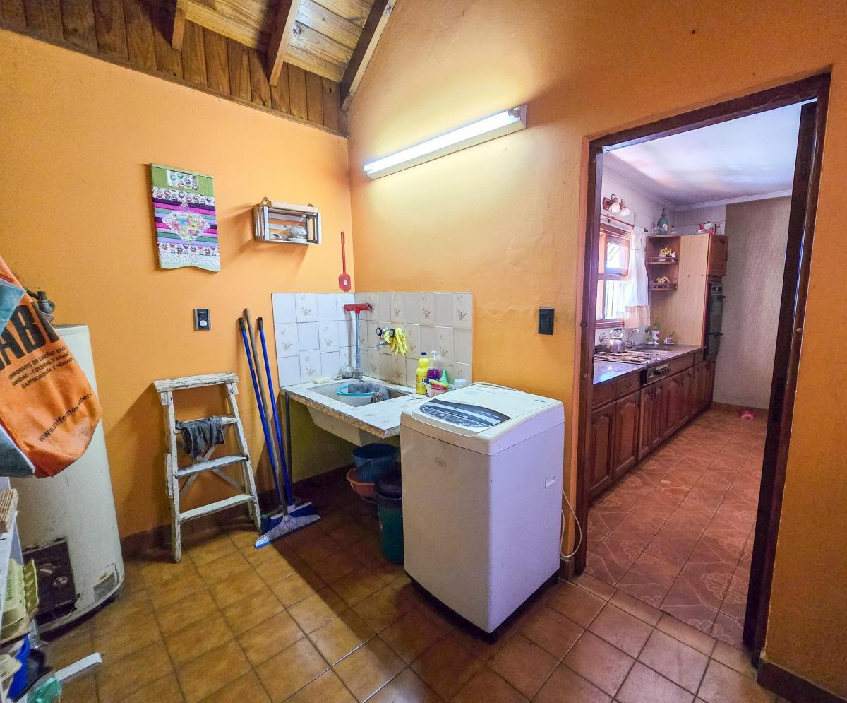 Chalet 4 Amb. Quincho, Garage + Local/depto - Carasa y Av J. P. Ramos 3