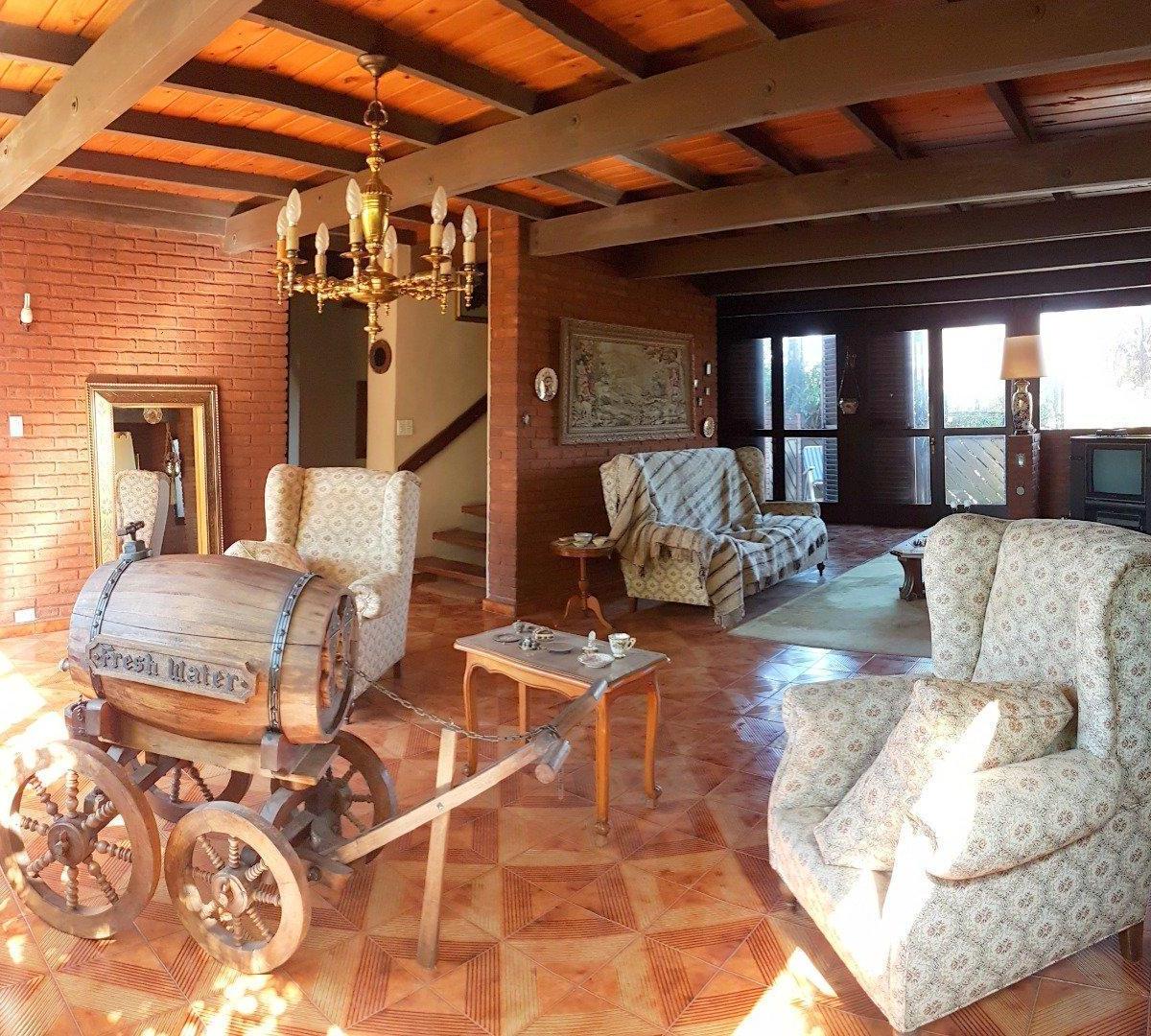 Chalet 6 Amb. con Garage, Parque y Quincho - Almafuerte y Lamadrid 5