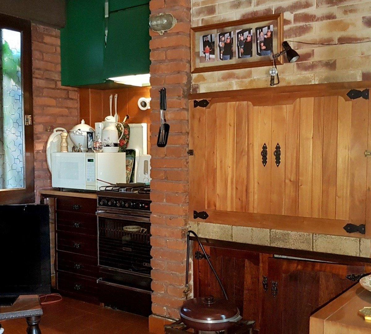 Chalet 6 Amb. con Garage, Parque y Quincho - Almafuerte y Lamadrid 3