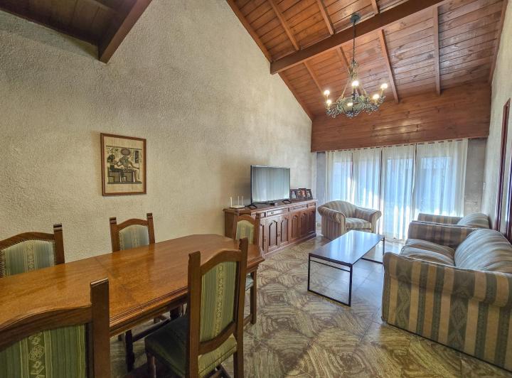 Foto de Chalet 5 amb. con garage triple y patio - Strobel y J. V. González, imagen 3