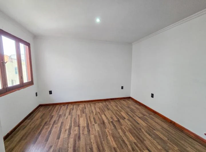Departamento 4 amb. con patio - El Cano y Jose Marti 3