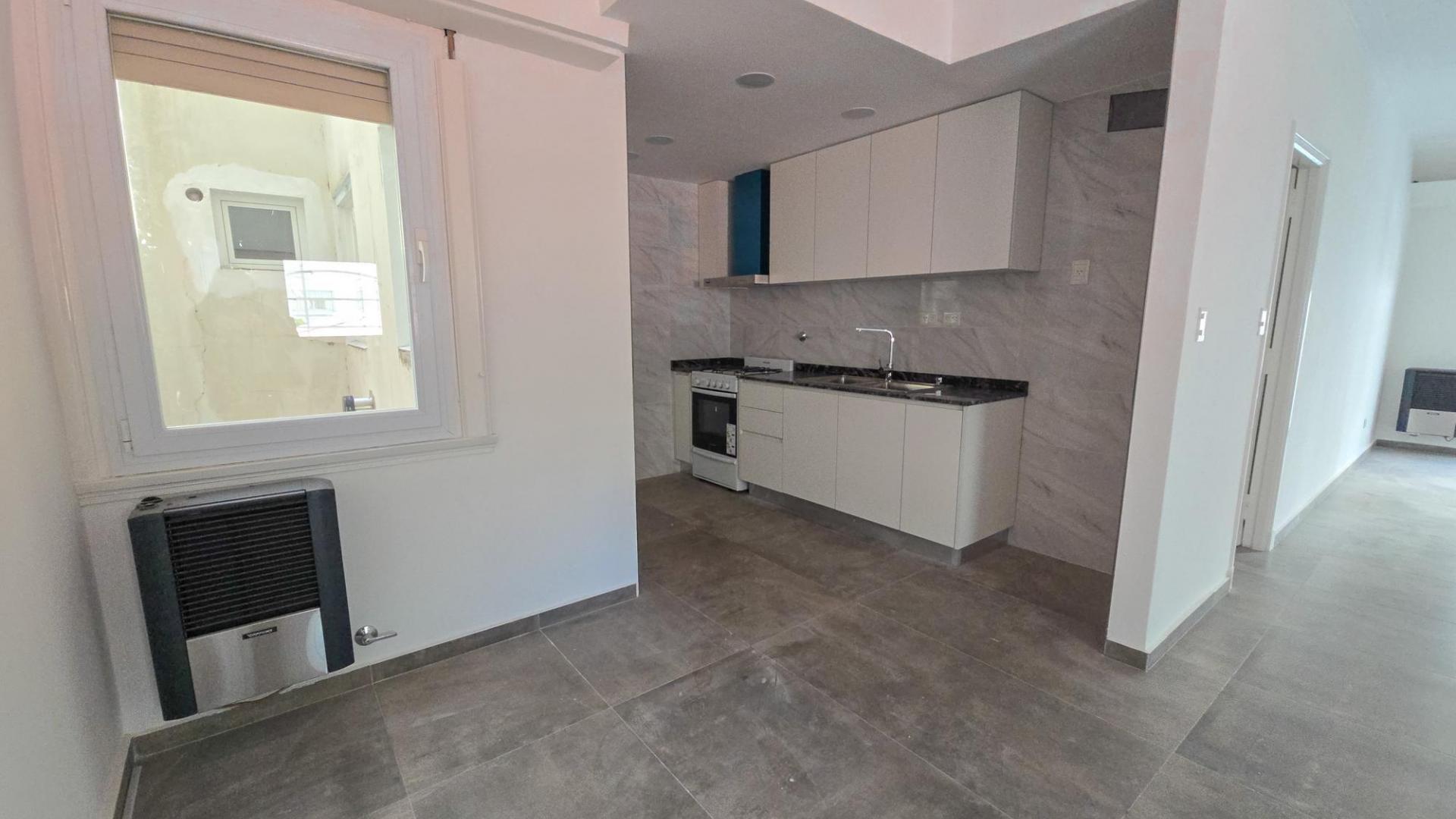 Departamento 3 amb. - Reciclado - Plaza Mitre - La Rioja y Av. Colon