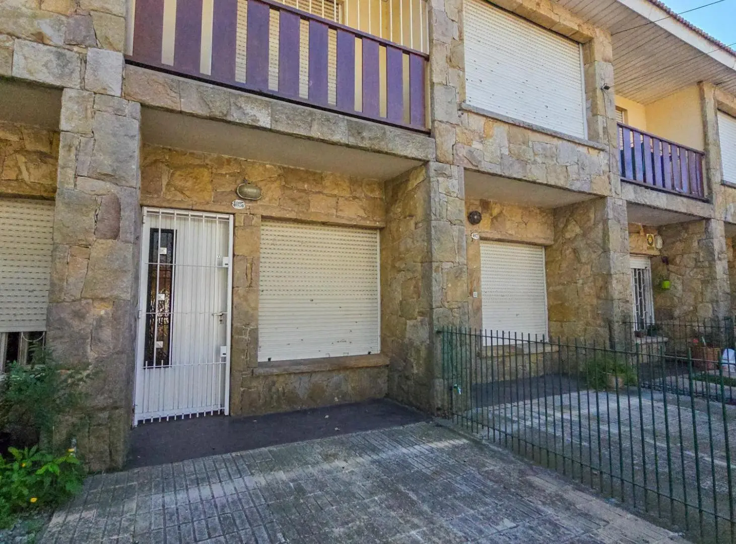 Dúplex 4 amb. con patio y e/ para vehículo - French y Funes 1