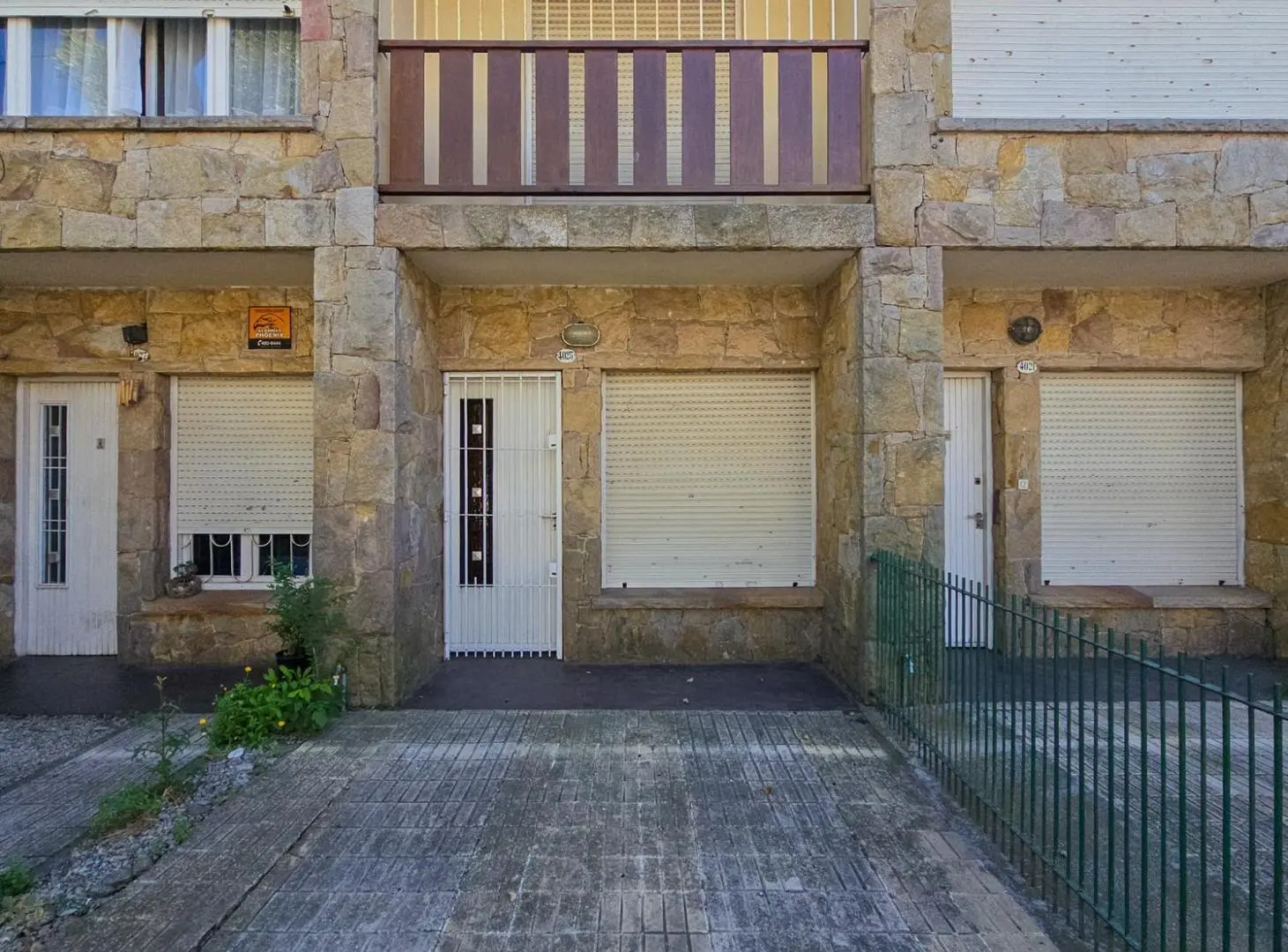 Dúplex 4 amb. con patio y e/ para vehículo - French y Funes 2