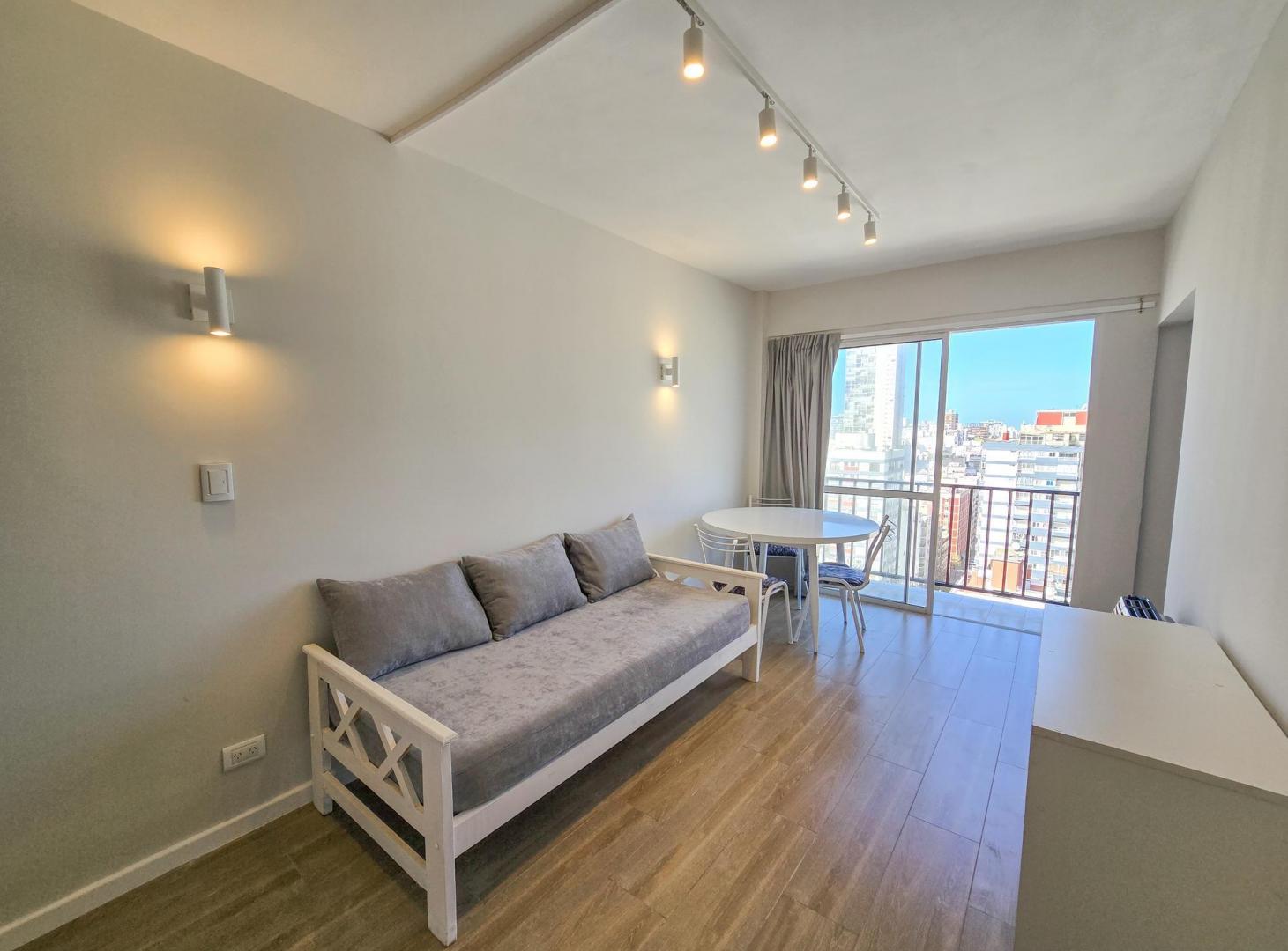 Departamento 1 amb. y 1/2 con balcón - Arenales y A. Brown