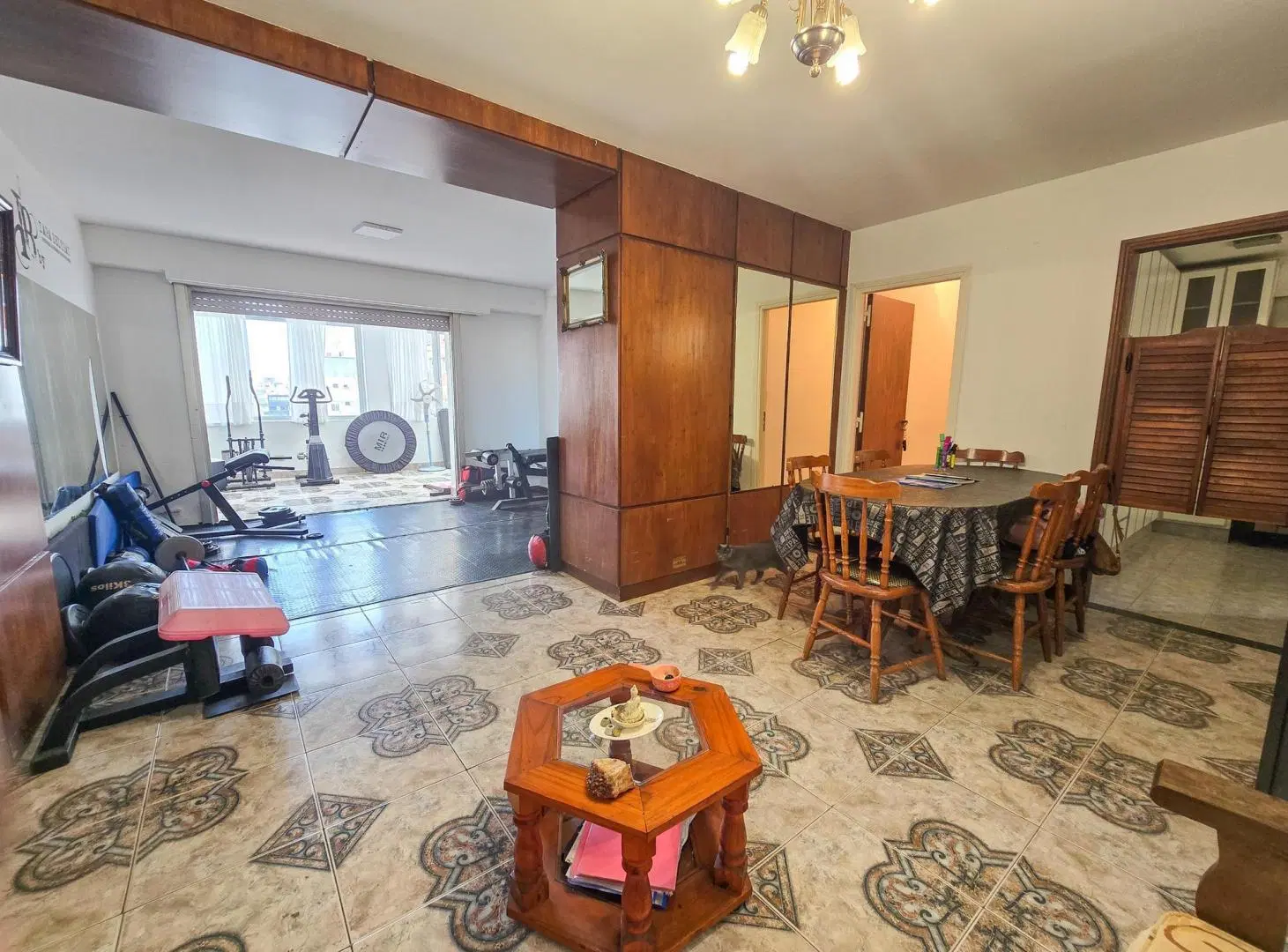 Departamento 5 amb. con balcón cubierto y parrilla - Centro 4
