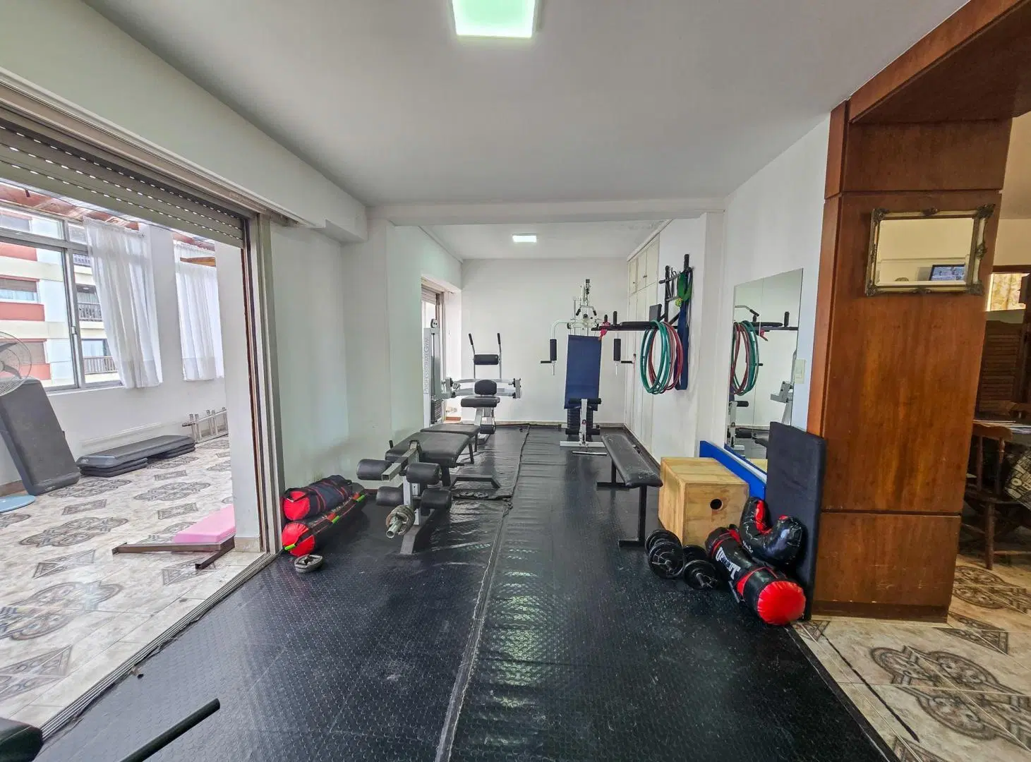Departamento 5 amb. con balcón cubierto y parrilla - Centro 8