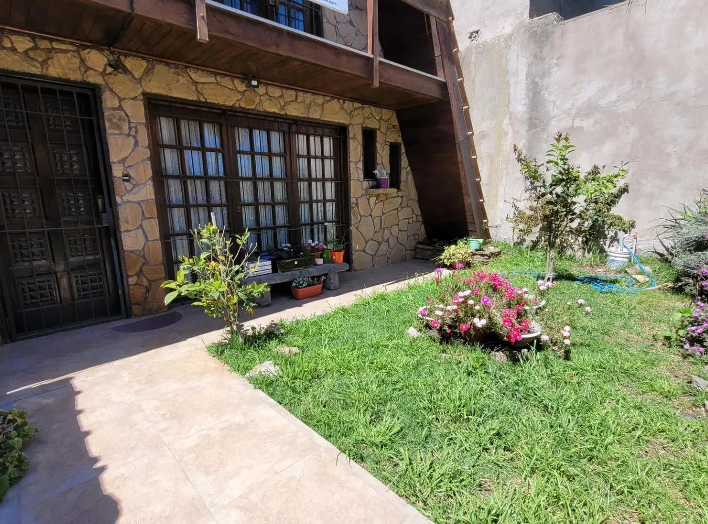 Casa Alpino 4 amb. - Vucetich y Av. Mario Bravo 5