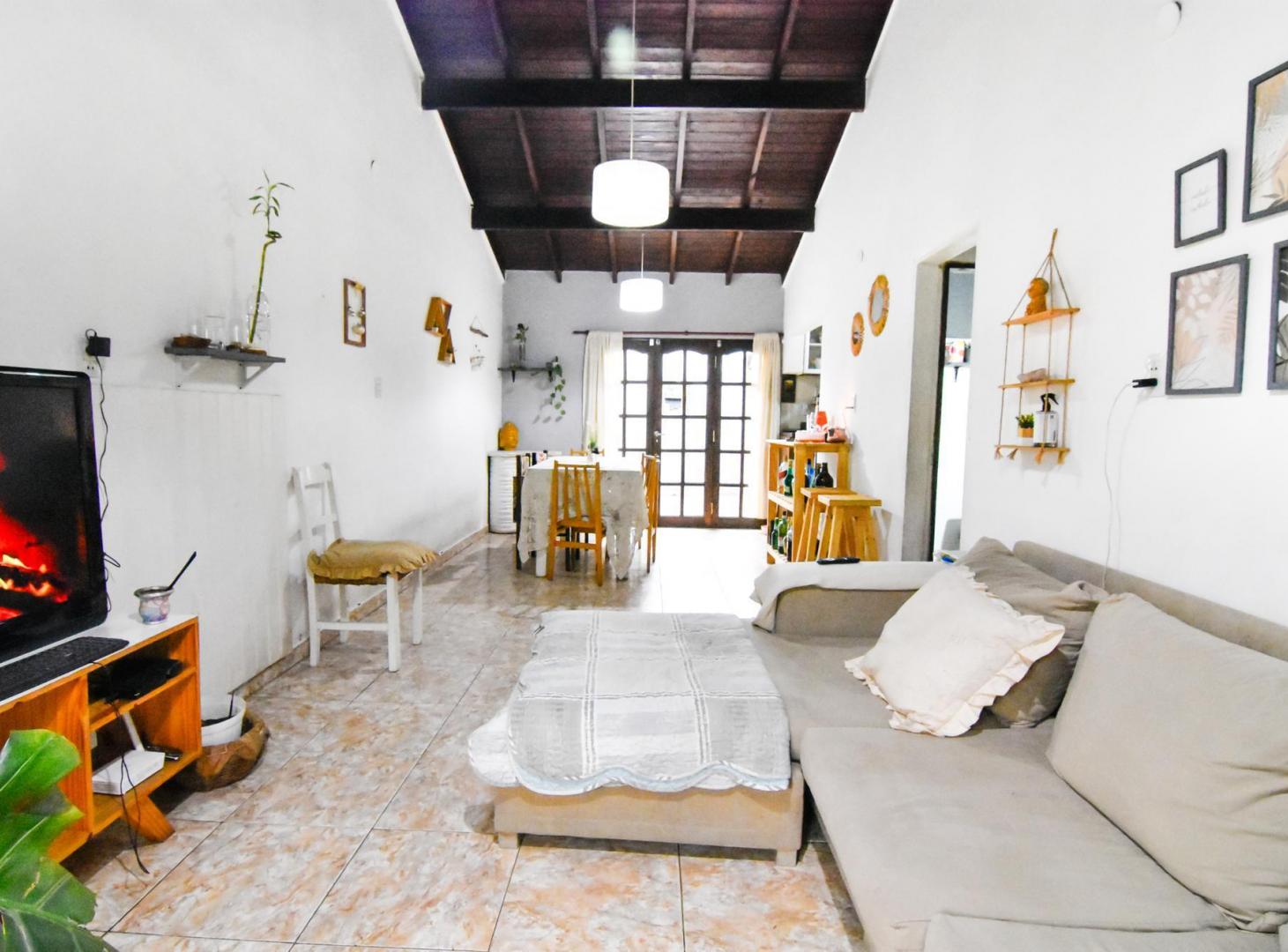 Casa 3 ambientes. Garaje y patio. Marcelo. T. de Alvear y Azopardo