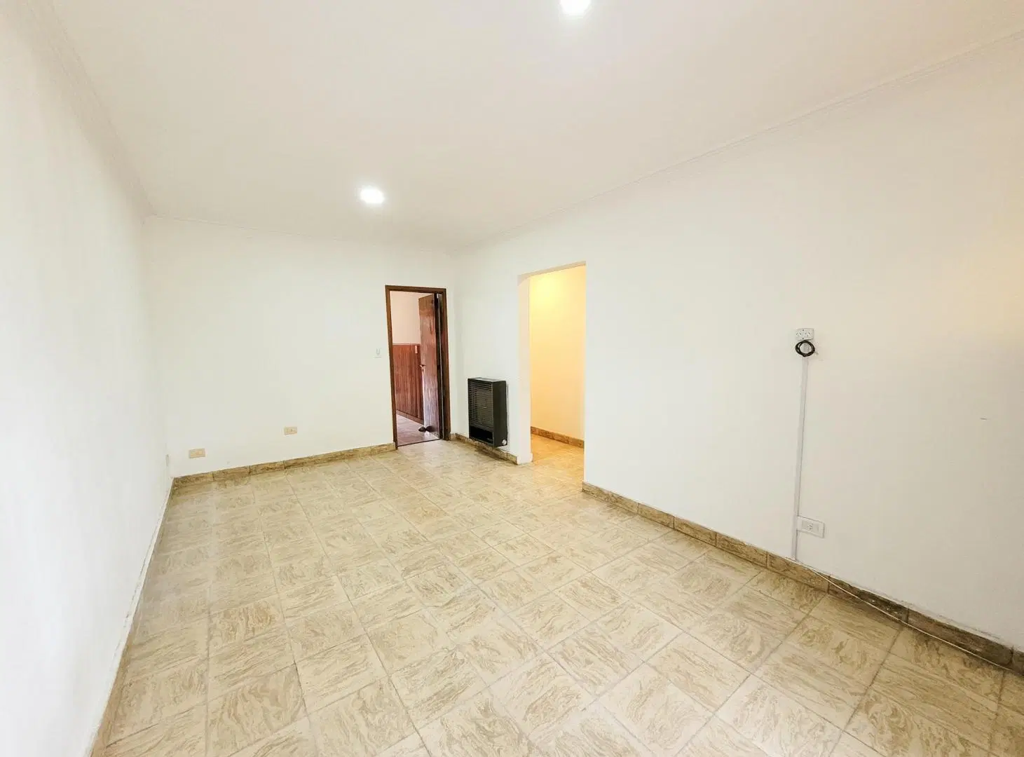Casa 3 amb. + Depto. entrada p/varios autos- Puan y G. Guerrico 4