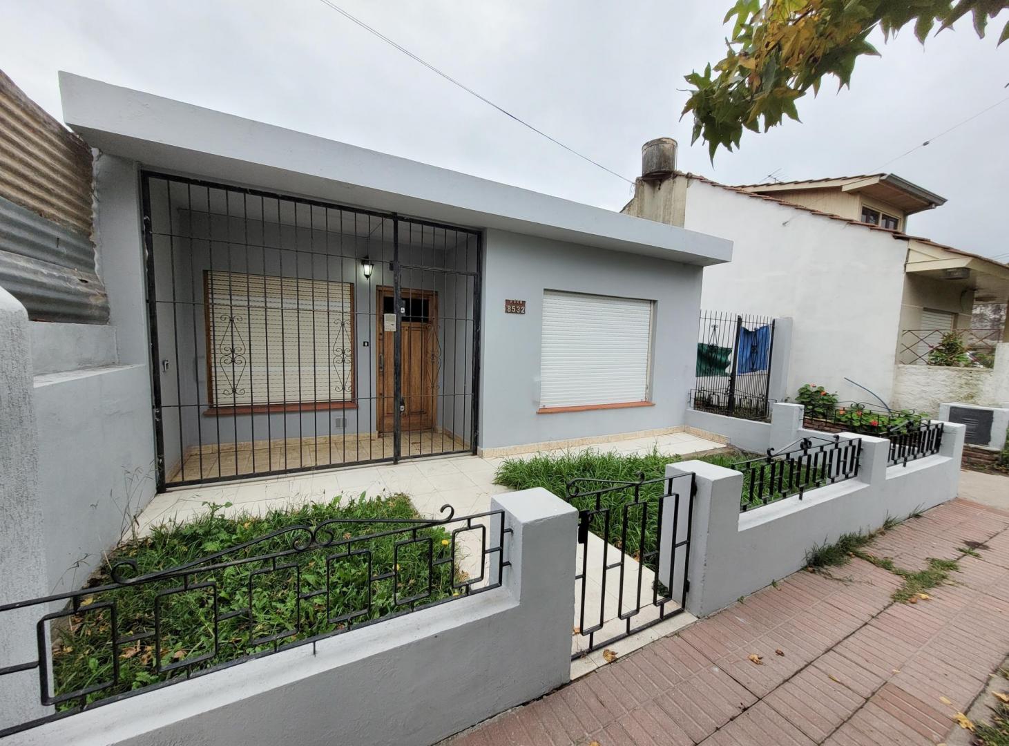 Casa 3 amb. + Depto. entrada p/varios autos- Puan y G. Guerrico
