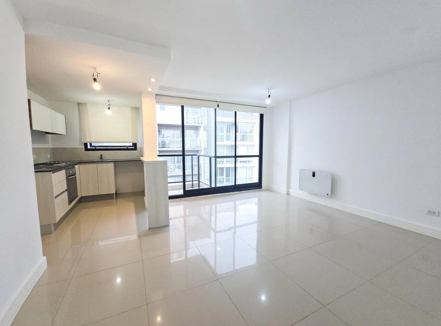 Departamento 2 amb. con balcón y espacio p/ auto - Gascón y San Luis 3