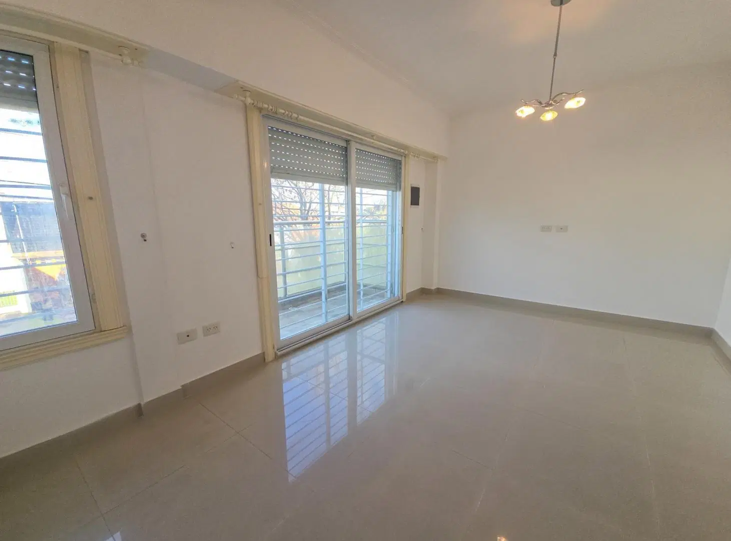Dúplex 4 amb. con balcón y terraza - Olavarría y Larrea 2