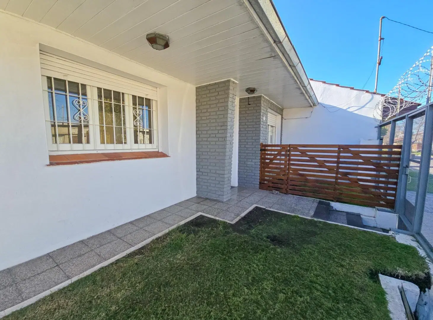 Chalet PH frente 3 amb. con patio - Roca e Italia 2