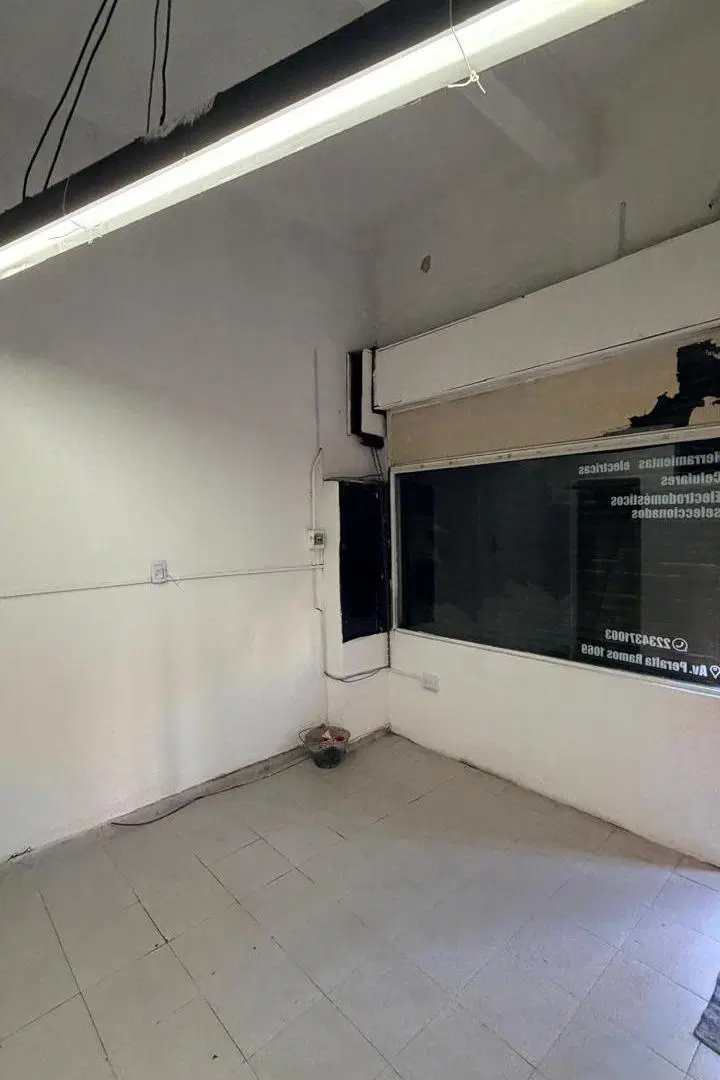 Local 21 m2 - Av. Jacinto Peralta Ramos y San Salvador 2