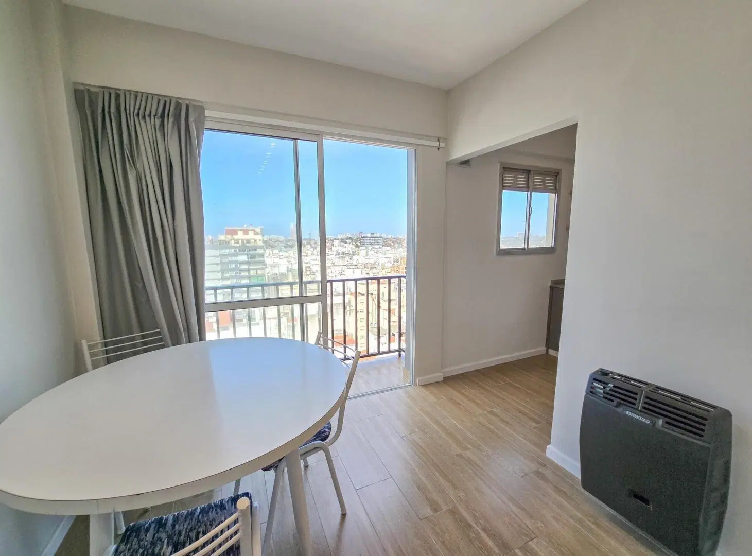 Departamento 1 amb. y 1/2 con balcón - Arenales y A. Brown 2