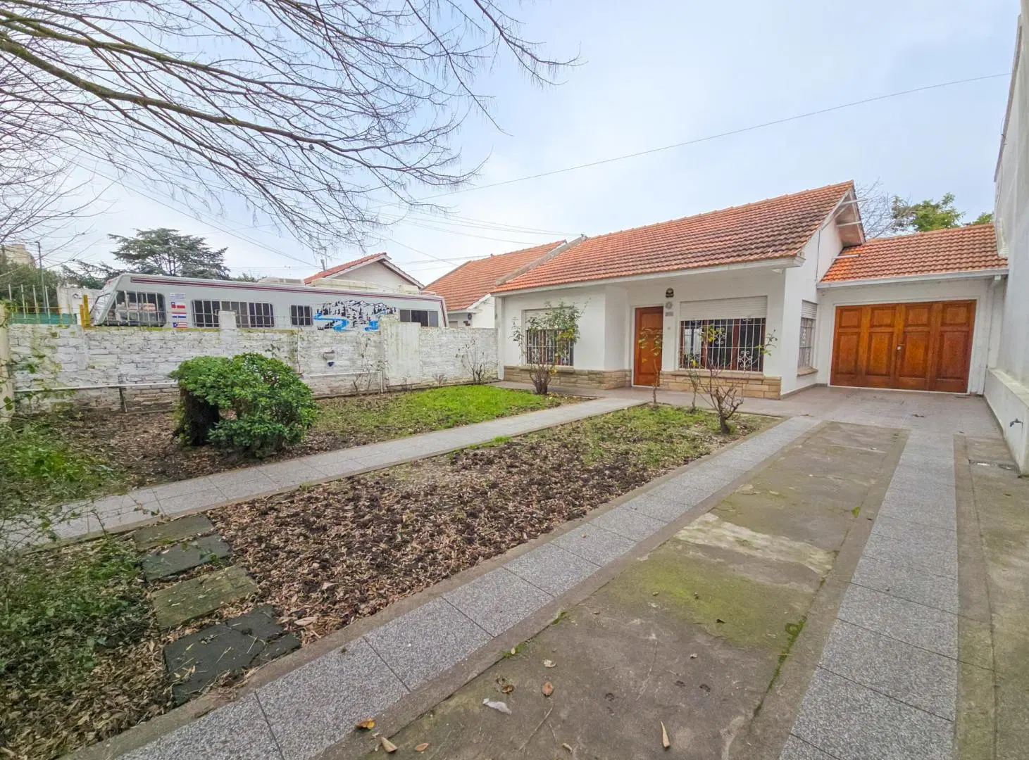 Chalet 3 amb. con garage, patio y quincho - Gaboto y Santa Cecilia 2