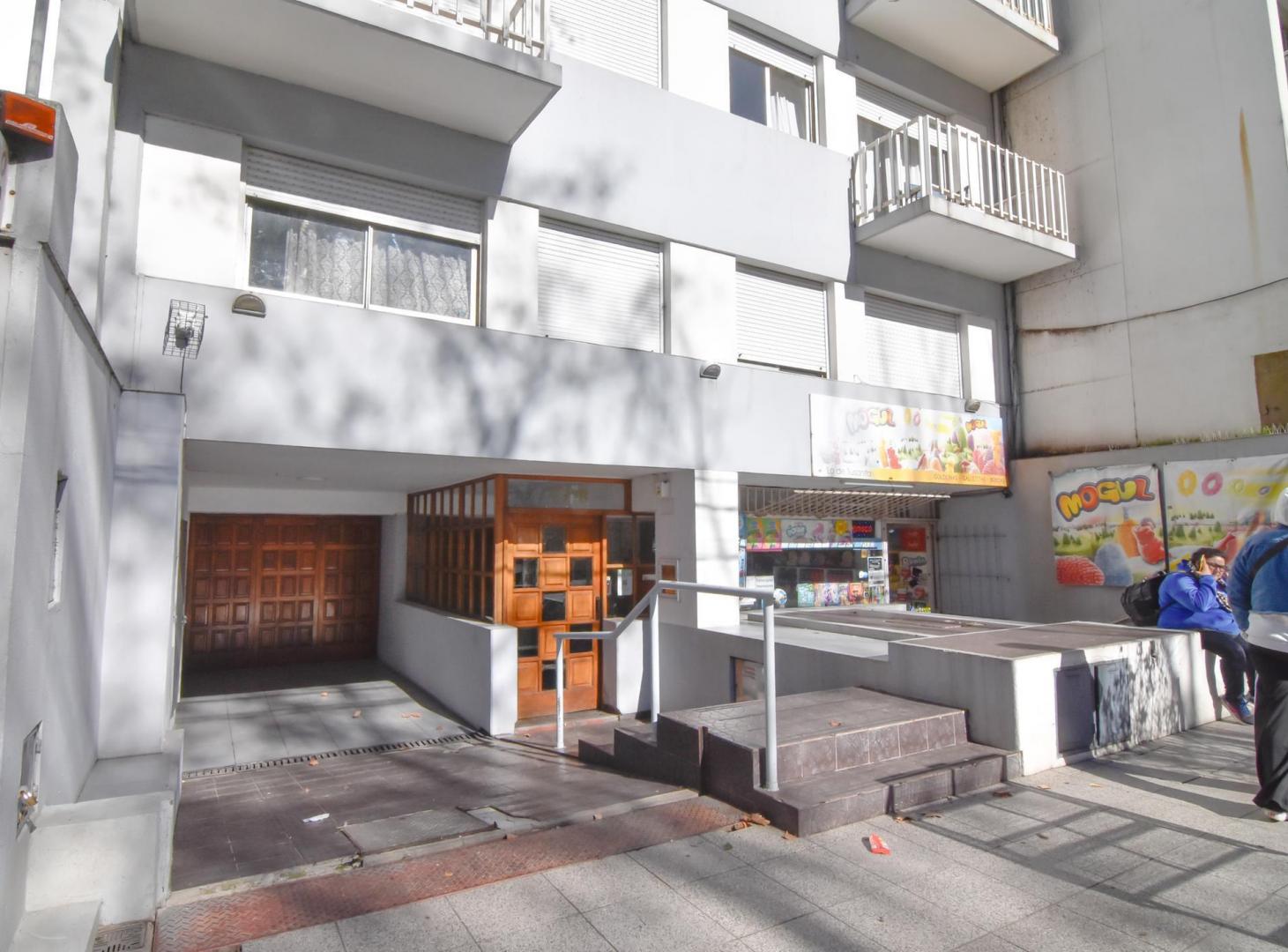 Foto de Departamento 3 amb. Lateral- Apto crédito- Falucho y San Luis, imagen 1