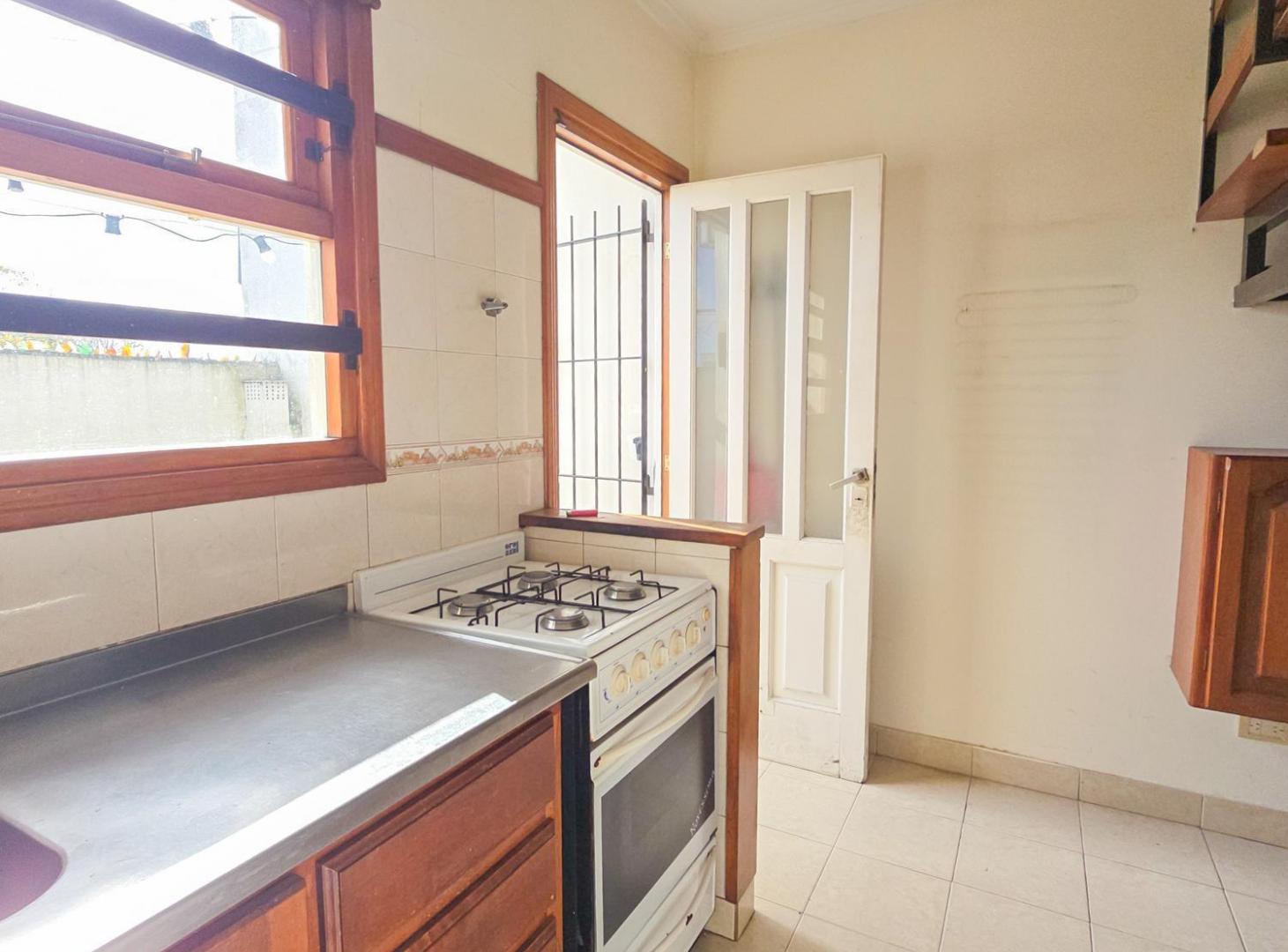 Foto de Departamento 2 amb. con patio (1° piso por esc.) - Funes y Avellaneda, imagen 4