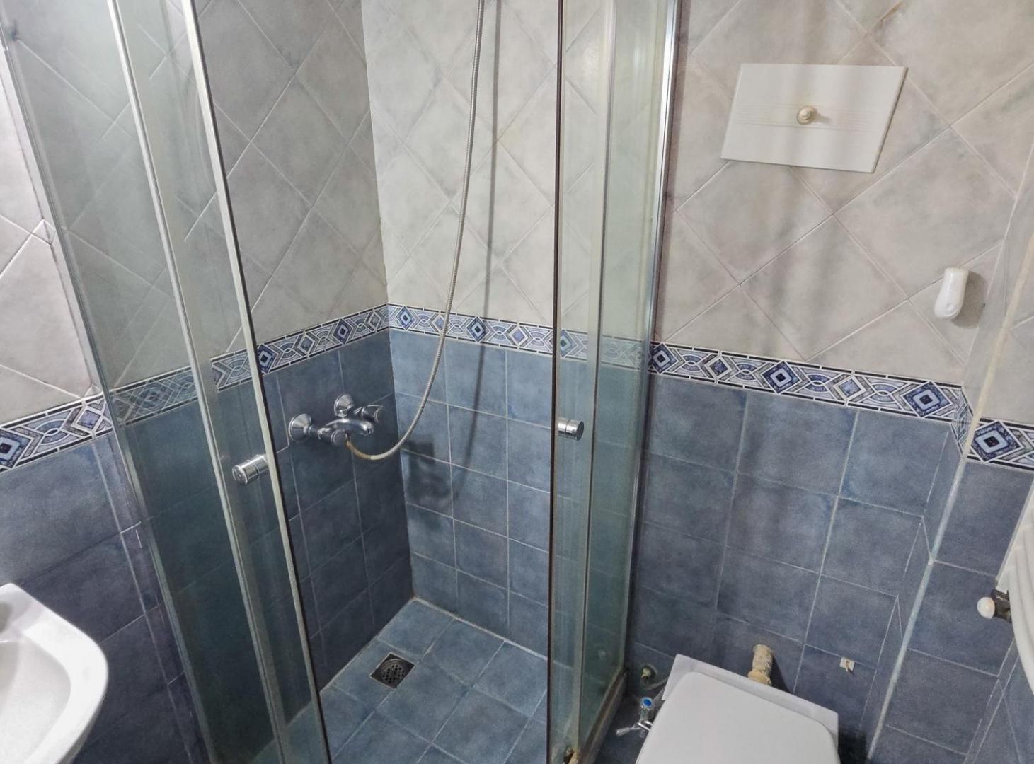 Foto de Departamento 2 amb. con patio (1° piso por esc.) - Funes y Avellaneda, imagen 2