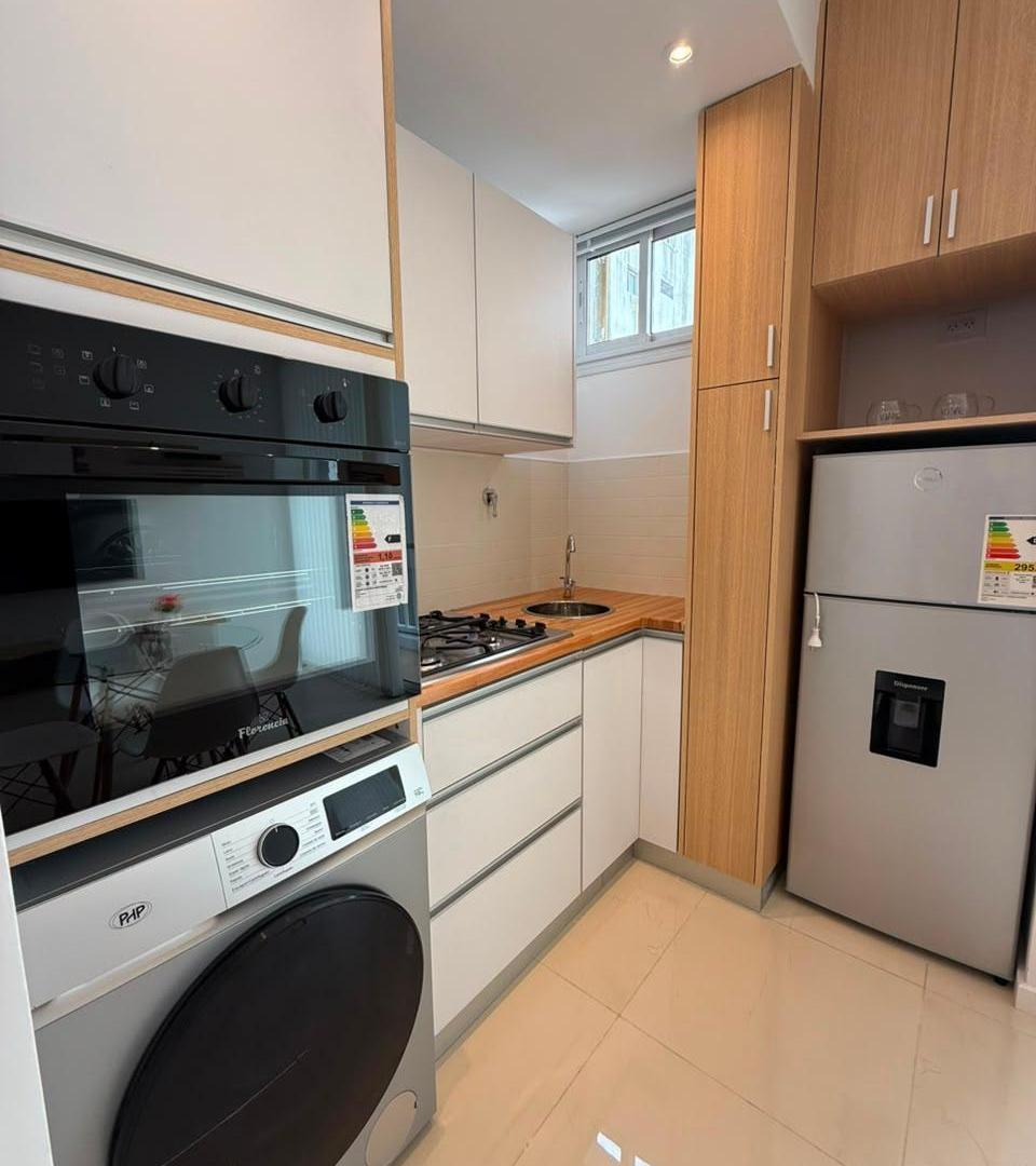 Foto de Monoambiente lateral c/ balcón - Av. P. P. Ramos y Sarmiento, imagen 2