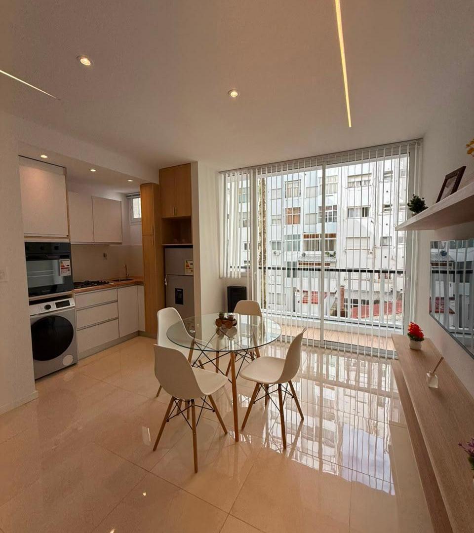 Foto de Monoambiente lateral c/ balcón - Av. P. P. Ramos y Sarmiento, imagen 1
