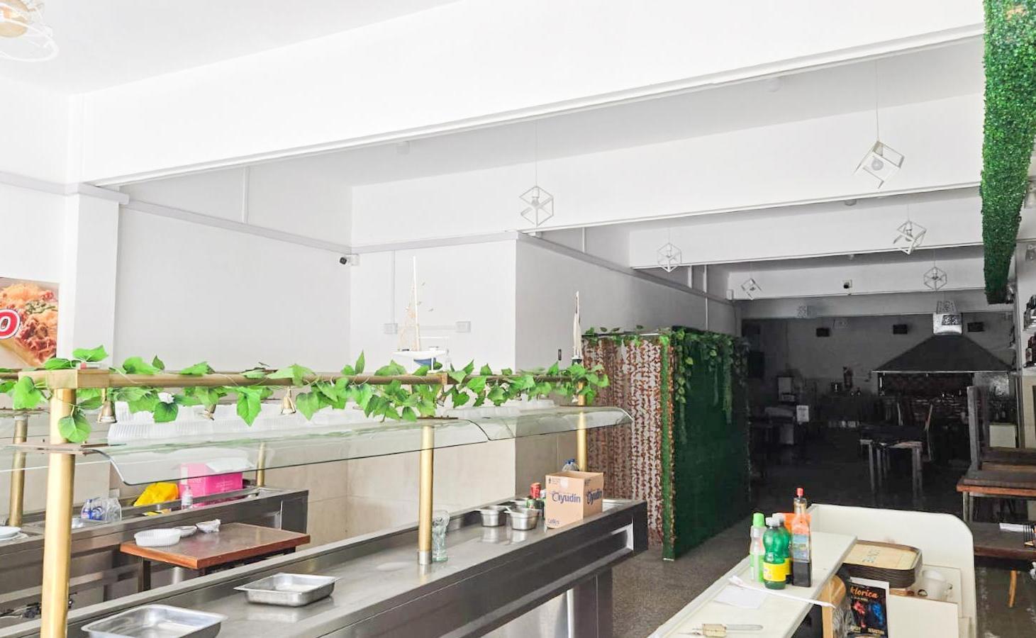 Foto de Local en dos plantas de 359m2 + - Av. P. Luro y España, imagen 1