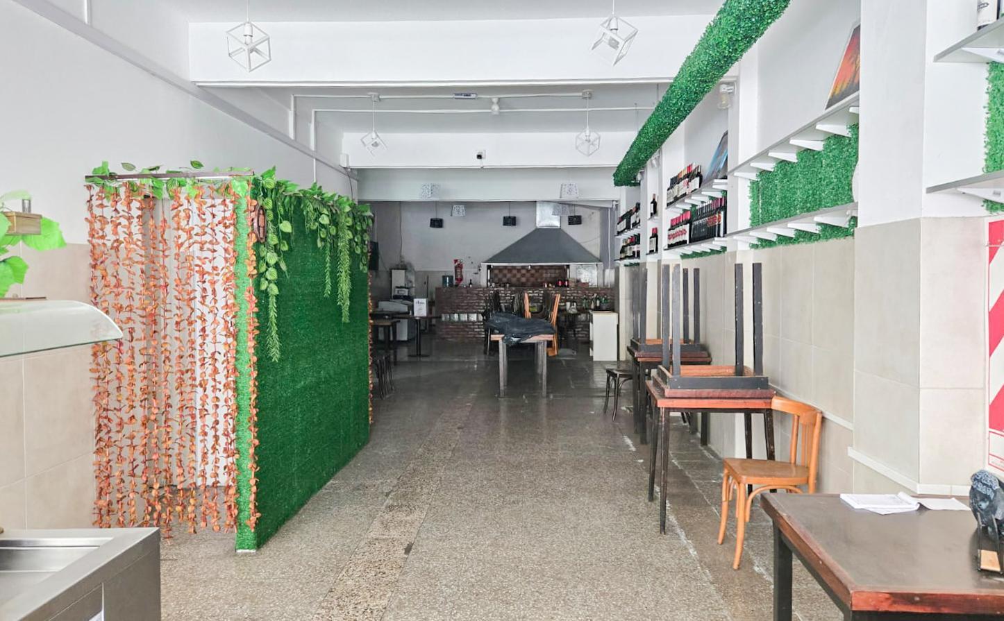 Foto de Local en dos plantas de 359m2 + - Av. P. Luro y España, imagen 5