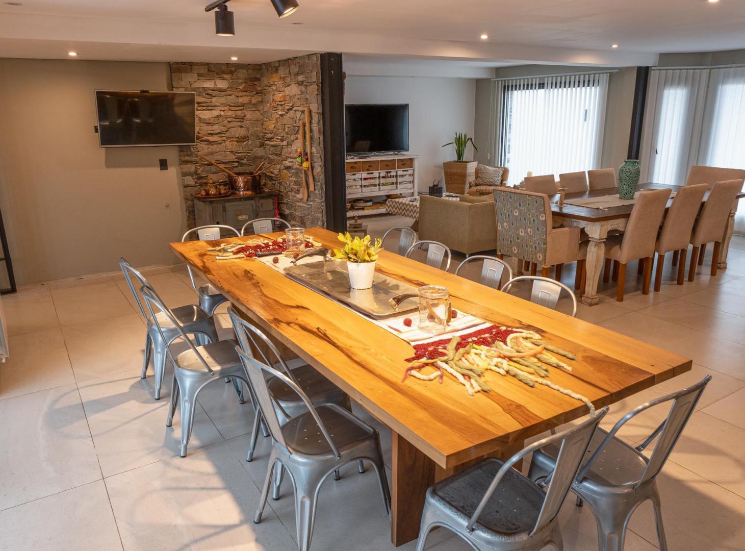 Foto de Chalet 5 amb. quincho, parque y piscina - A. Roffo y Av. Constitucion, imagen 1