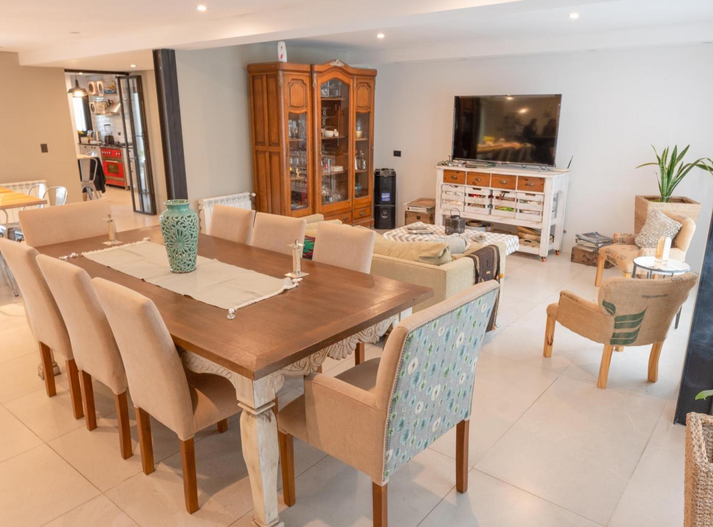 Foto de Chalet 5 amb. quincho, parque y piscina - A. Roffo y Av. Constitucion, imagen 2