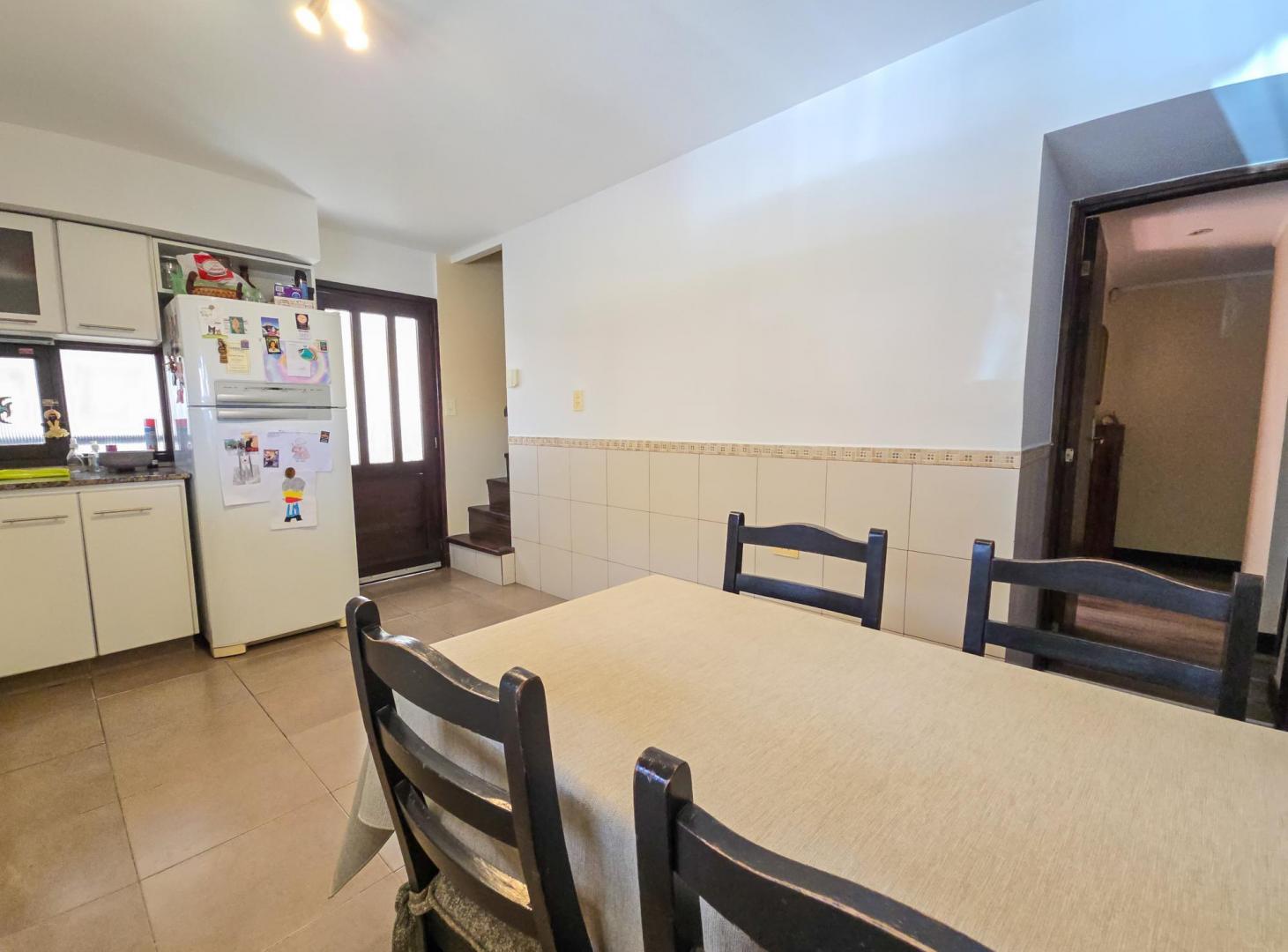 Foto de Chalet 5 amb. con garage y patio - Pringles y Arenales, imagen 5