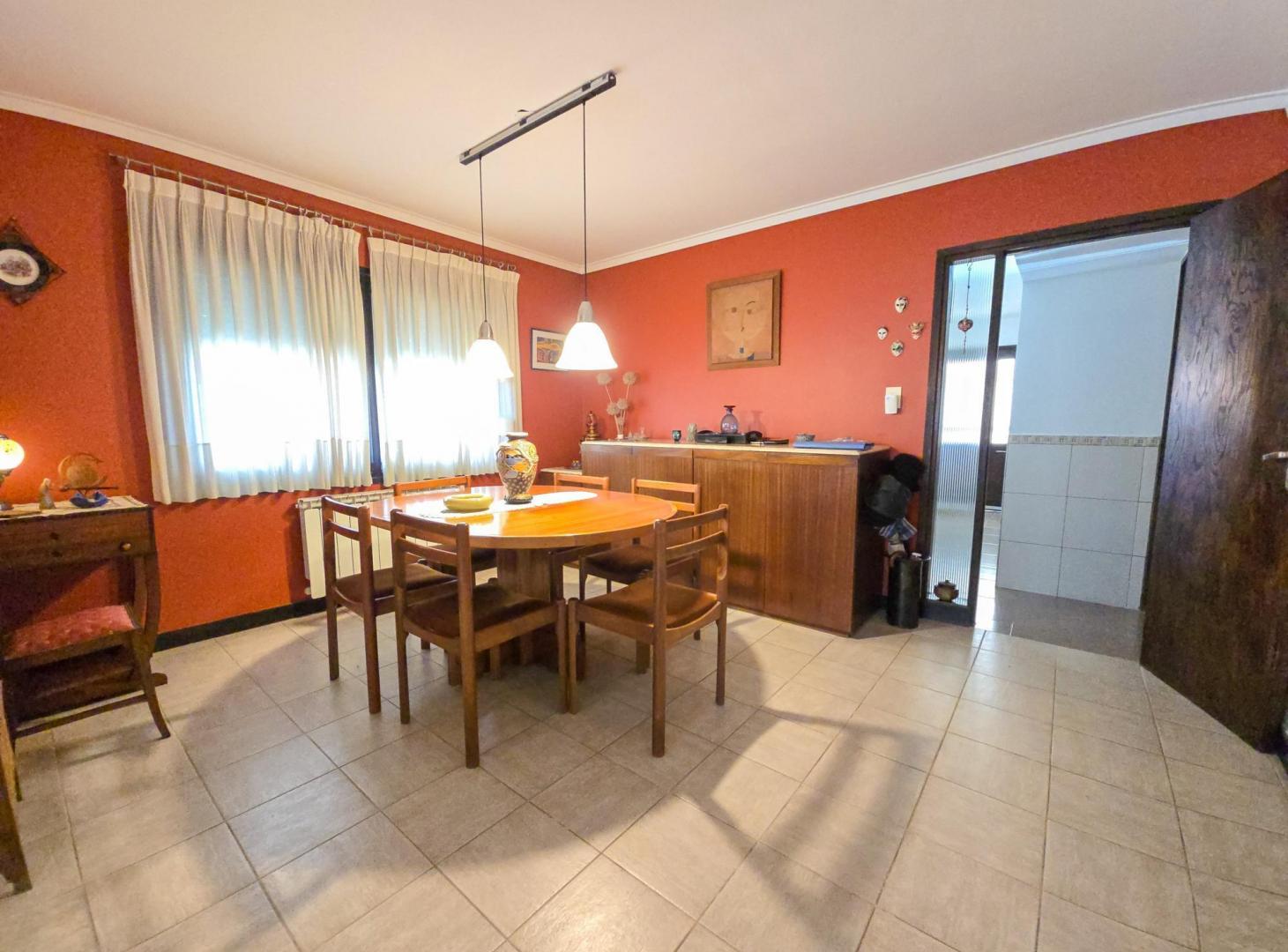 Foto de Chalet 5 amb. con garage y patio - Pringles y Arenales, imagen 4