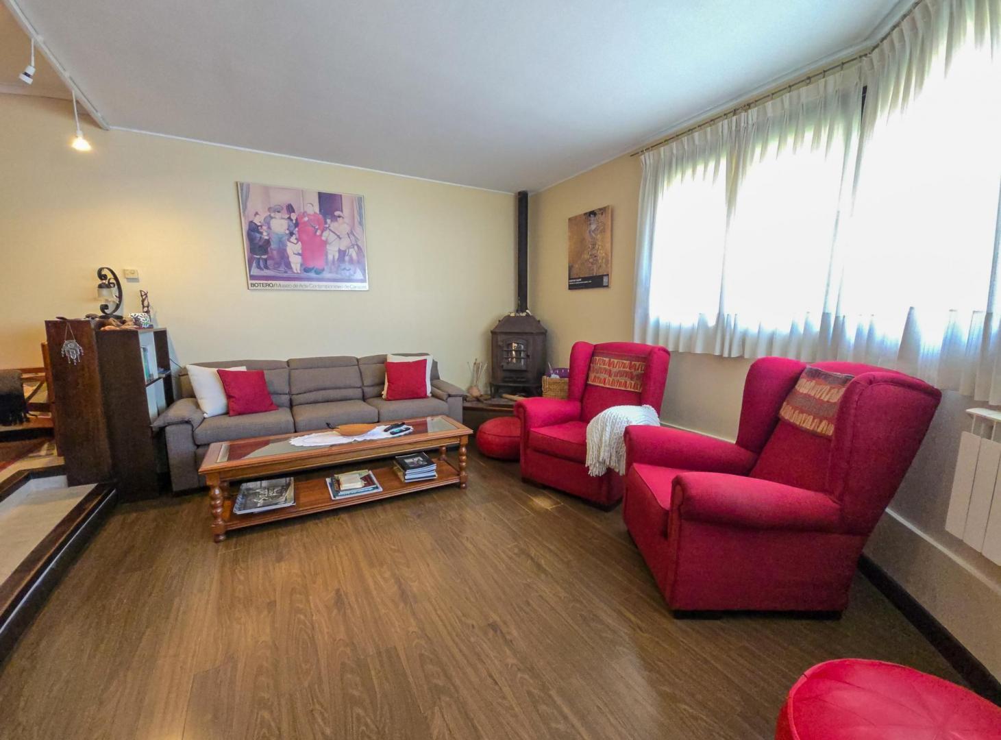 Foto de Chalet 5 amb. con garage y patio - Pringles y Arenales, imagen 3
