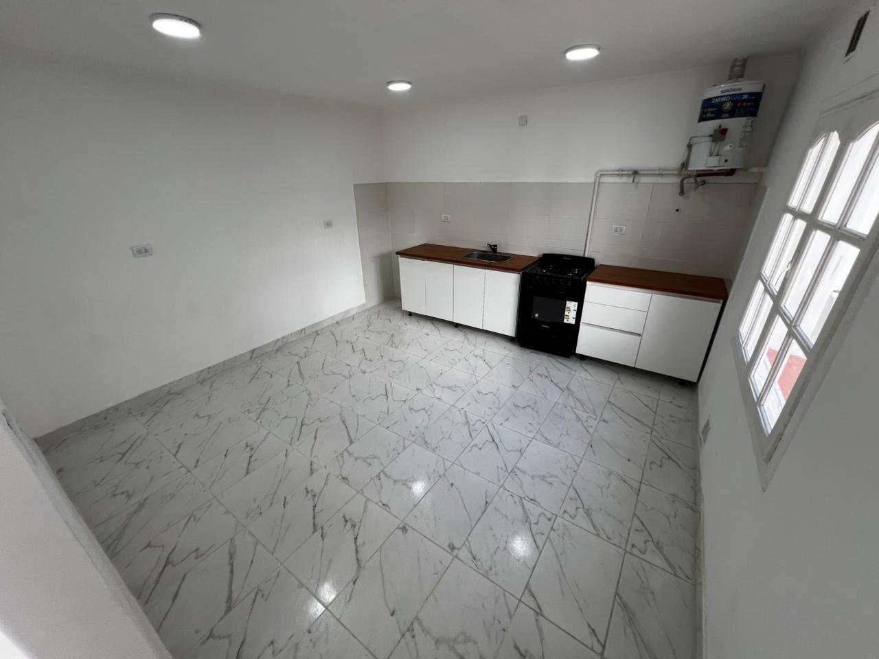 Foto de PH 2 amb. con patio - Jose Hernandez y Gaboto, imagen 2