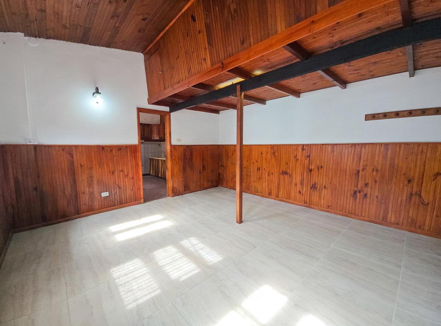 Foto de PH departamento 2 amb. con patio - Roca y San Juan, imagen 5