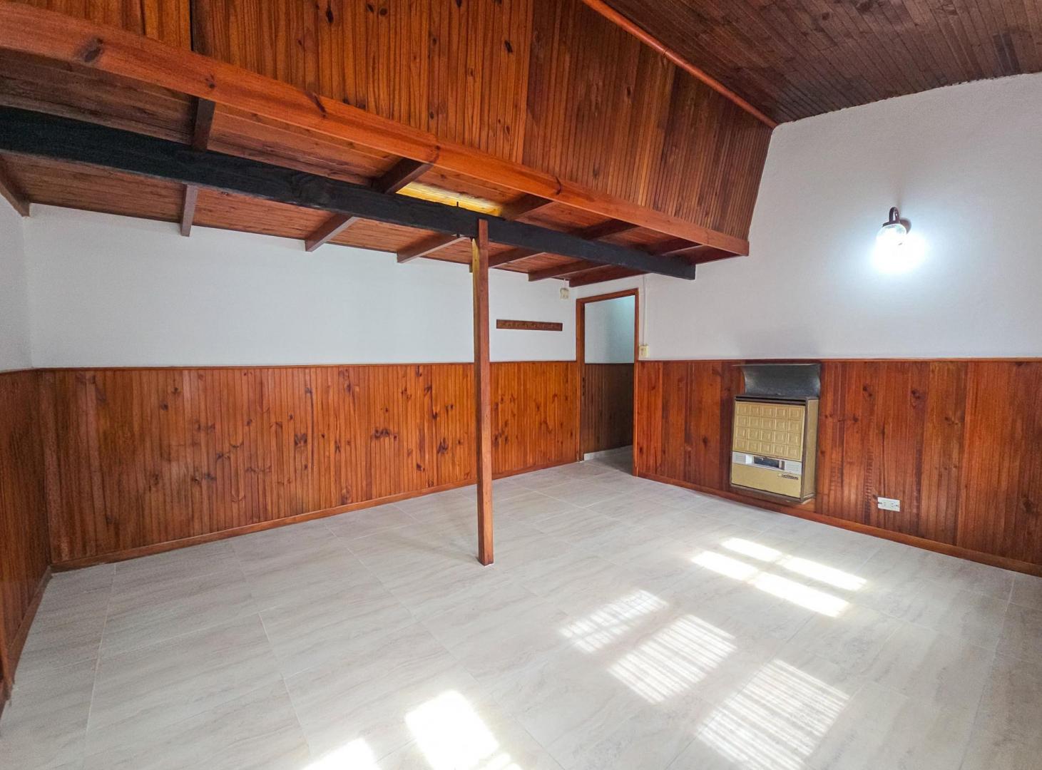 Foto de PH departamento 2 amb. con patio - Roca y San Juan, imagen 2