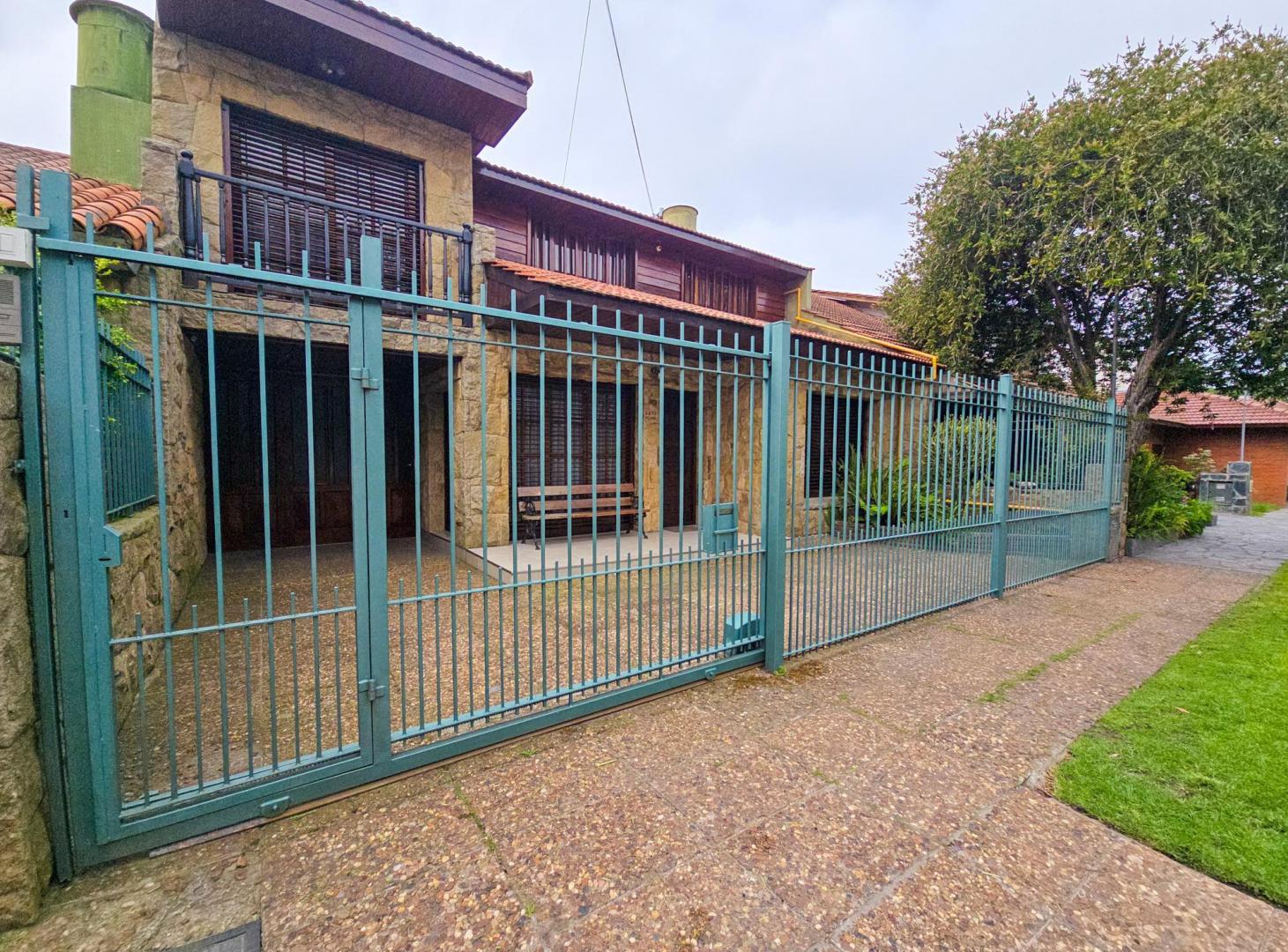 Foto de En block: Chalet 5 amb. + Depto. 2 amb. AP. CREDITO- Las Avenidas, imagen 2