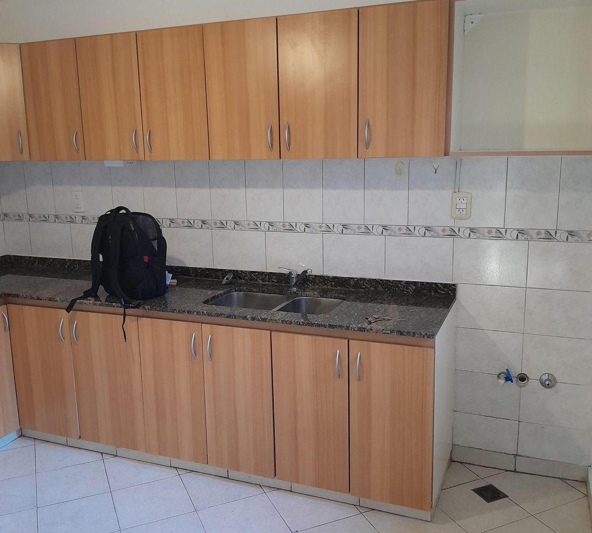 Foto de Alquiler Dúplex 3 Dormitorios - Patio y Cochera | Catriel al 200, imagen 2